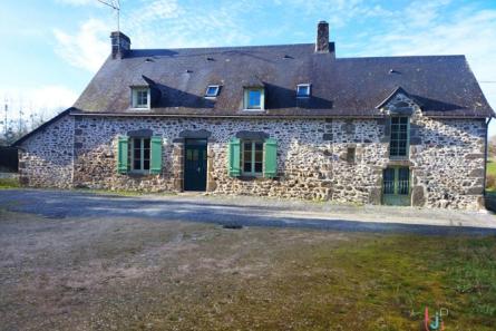 Corps de ferme sans voisins secteur Mayenne