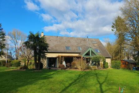 Belle Maison Familiale sur Grand Terrain, environnement Recherché aux Portes de Laval