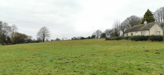 Maison de plain-pied sur près d'un hectare secteur Bais