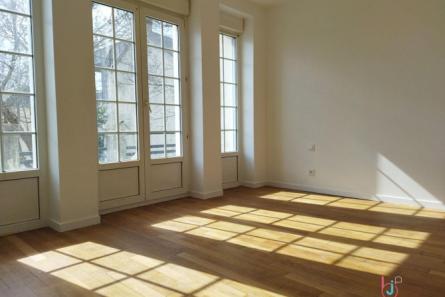 Appartement spacieux rénové - Mayenne Saint Martin