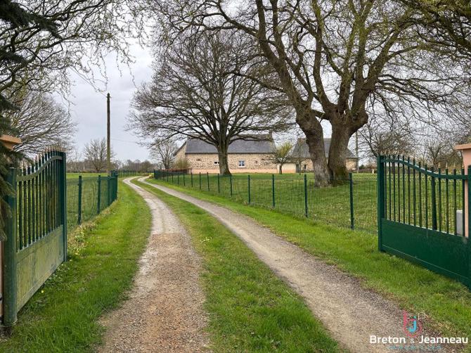 Maison sur 1ha 87 secteur Château-Gontier