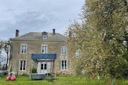 Ancien Presbytère à Chassilé