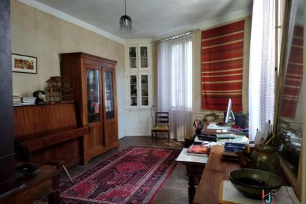 Maison de ville avec terrain à rénover à Mayenne