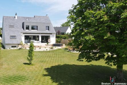 Propriété en bord de Mayenne à Changé