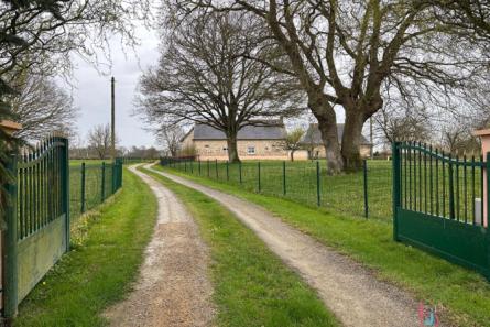 Maison sur 1ha 87 secteur Château-Gontier