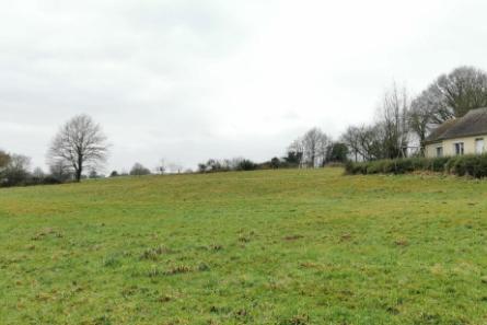 Maison de plain-pied sur près d'un hectare secteur Bais