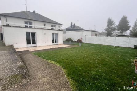 Maison familiale au centre de L'Huisserie