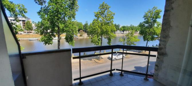 Studio avec balcon -quartier Avesnières à Laval