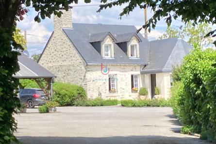 Propriété d'exception avec forêt, plan d'eau et 3 logements ? Courcité