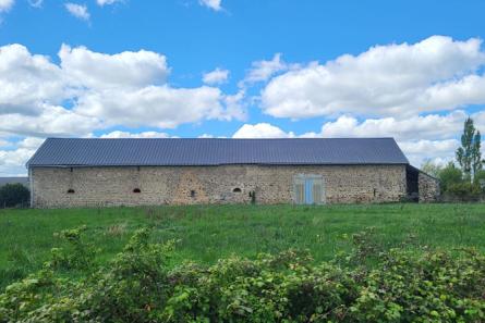Farmhouse on the Evron / Montsûrs axis
