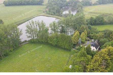 Propriété de charme sur 4 ha avec plan d'eau secteur Mayenne