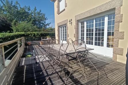 Maison avec piscine couverte à Laval