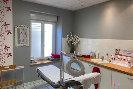 Murs commerciaux 92 m² à Fougères, axe passant.