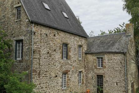 Ancien prieuré avec maison annexe secteur Bais