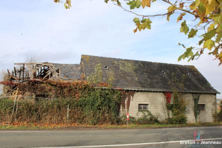 Bâtiments avec ancienne maison à Ernée