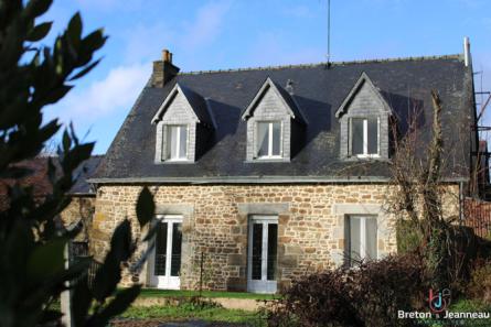 Corps de ferme sur 2 ha 52 à Ernée