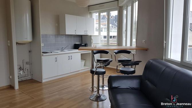 LAVAL - Centre ville Rive droite - Appartement T2 Vue Mayenne