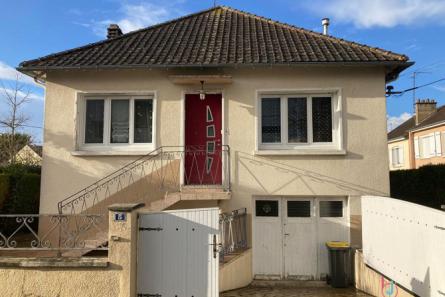 Maison de plain-pied sur près d'un hectare secteur Bais