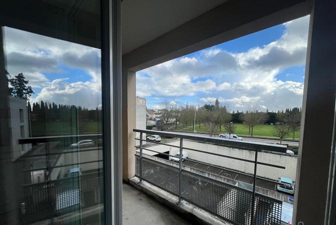 Appartement T2 avec parking  - Laval proche Gare