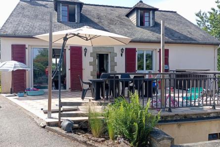 Maison sans voisins avec étang à 8 kms de Mayenne