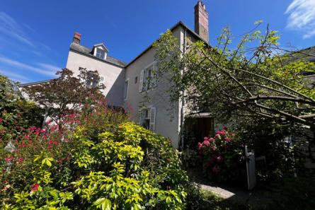 LAVAL CENTRE Rive Gauche maison de ville