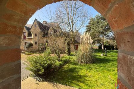 Ensemble immobilier sur 4 hectares secteur Château-Gontier