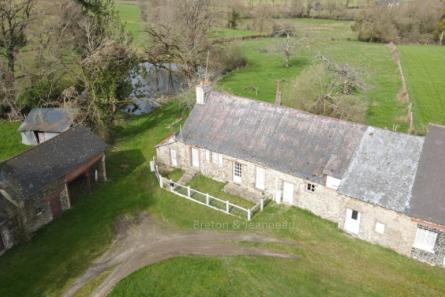 Fermette sur 2 ha 75 à Javron les Chapelles