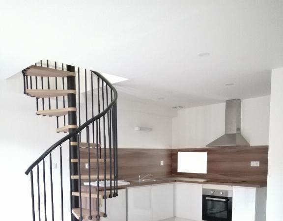 LAVAL - Appartement Duplex Meublé.