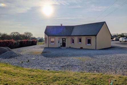 Maison de plain-pied sur 1 ha 74 secteur Evron