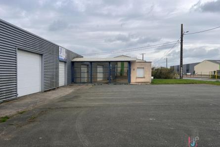 Ensemble entrepôt et  bureaux