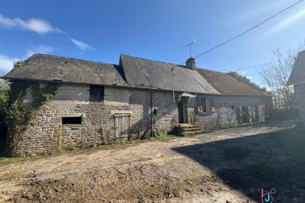 Ancien corps de ferme sur plus de 7 hectares de terres à St Denis de Gastines
