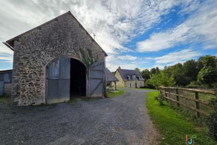 Corps de ferme sur 8 ha 34 à Bandouet-St Jean