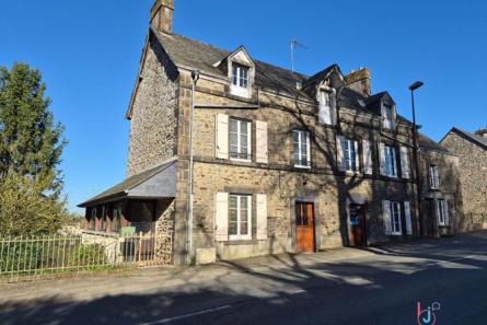 Ensemble immobilier à Ambrières-les-Vallées