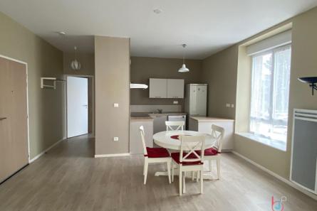 Appartement avec balcons à Laval
