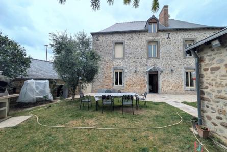 Propriété comprenant maison et gîtes sur 1 ha 27 en Mayenne