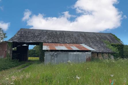Hangar avec 1 ha de terrain sur Charchigné