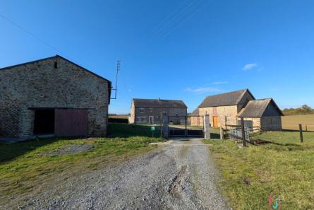 Corps de ferme avec dépendances secteur VAIGES