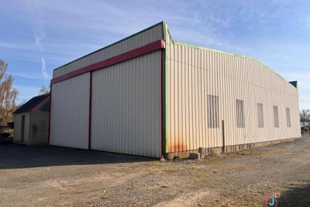 Entrepôt 260 m² sur terrain de 6000 m².