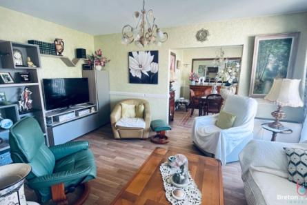 LAVAL - Appartement avec trois balcons