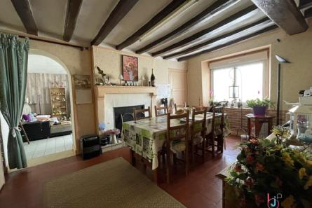 Maison à rénover à St Thomas de Courceriers