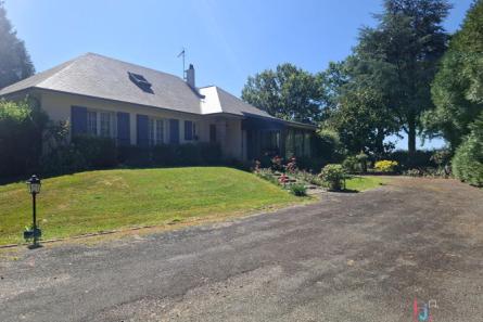 Family home between town and country - Mayenne area