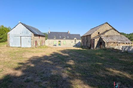 Corps de ferme sans voisins secteur Mayenne