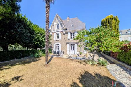Maison Laval  proche gare, 7 pièce(s) 170 m2