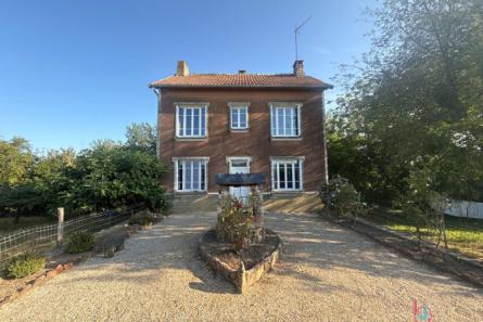Maison en campagne à proximité d'Ambrières-les-Vallées