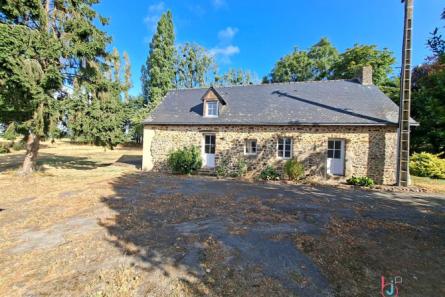 Fermette 127 m² isolée à Juvigné sur 1ha 10