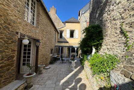 MAISON LAVAL CENTRE-VILLE 170m²