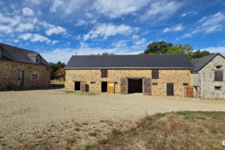 Longère rénovée sur 1ha66 à Soulgé sur Ouette