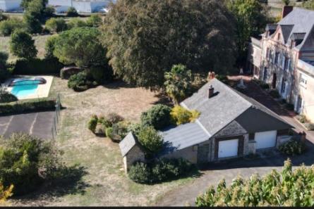 Propriété de caractère aux portes d'Évron ? 3,18 hectares, piscine et dépendances