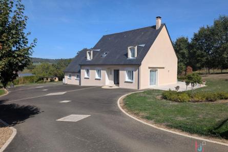 Maison de campagne à 10 minutes d'Evron avec belle vue sur la vallée de l'Erve